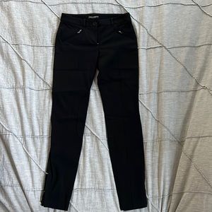 Black ankle pants.